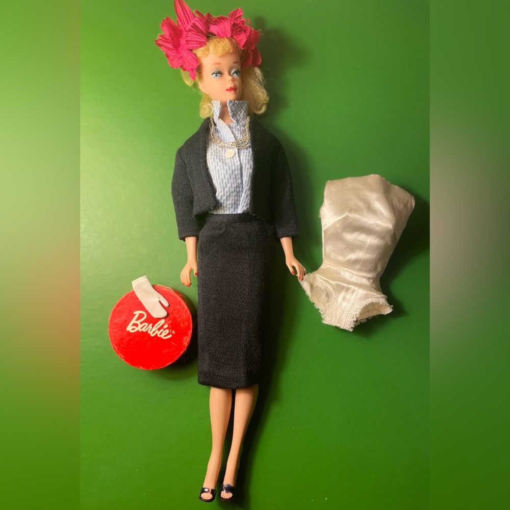Original Vintage Barbie “Commuter Set” outfit with Hatbox. #916
